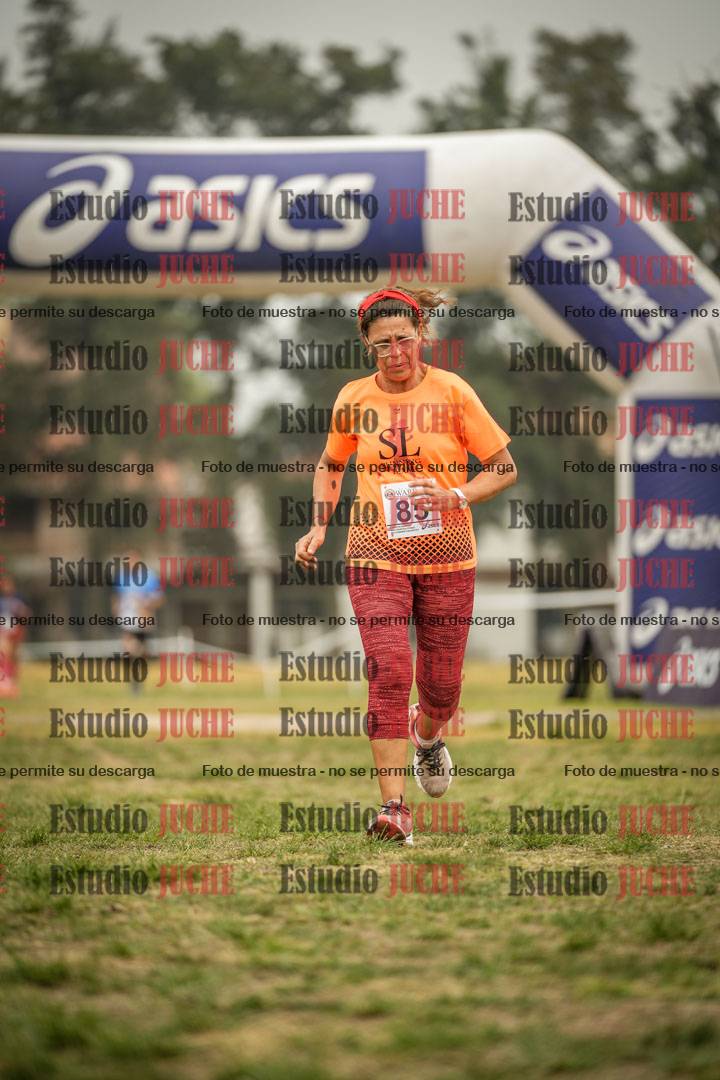 Fotos de la llegada del cross de 6000 m - running teams mujeres y varones