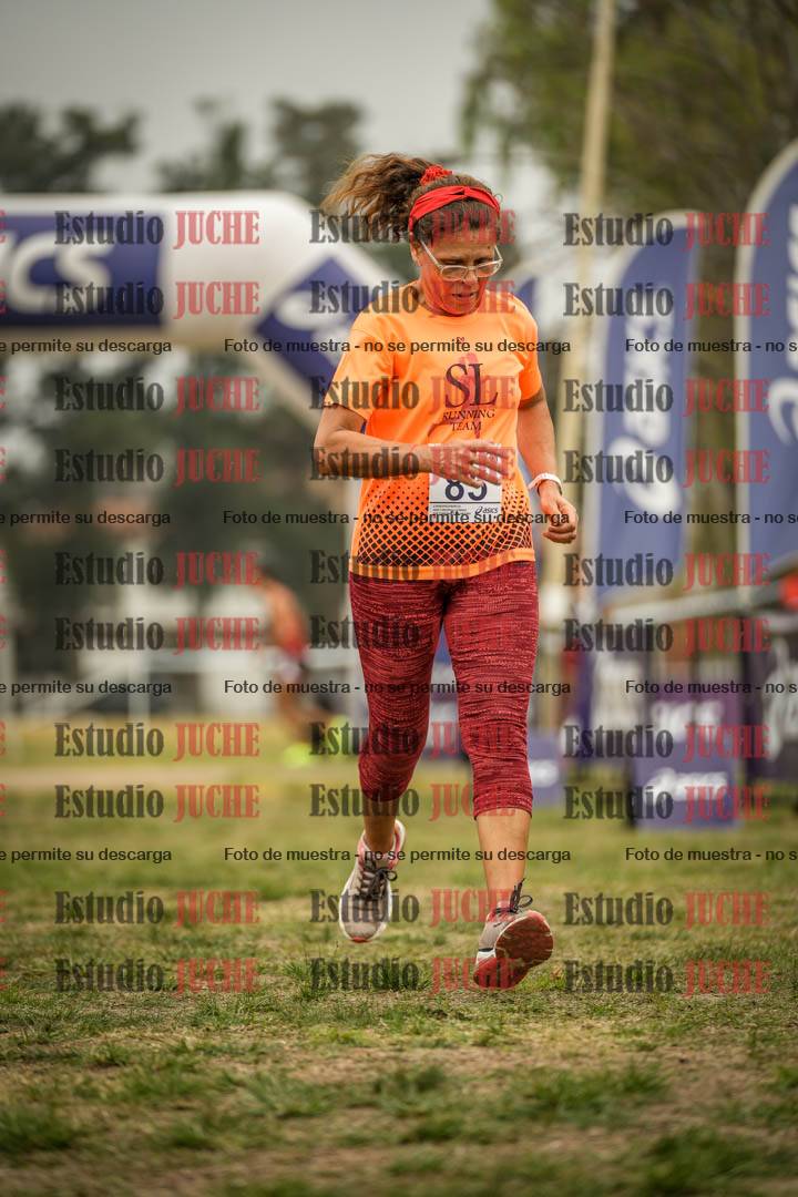 Fotos de la llegada del cross de 6000 m - running teams mujeres y varones