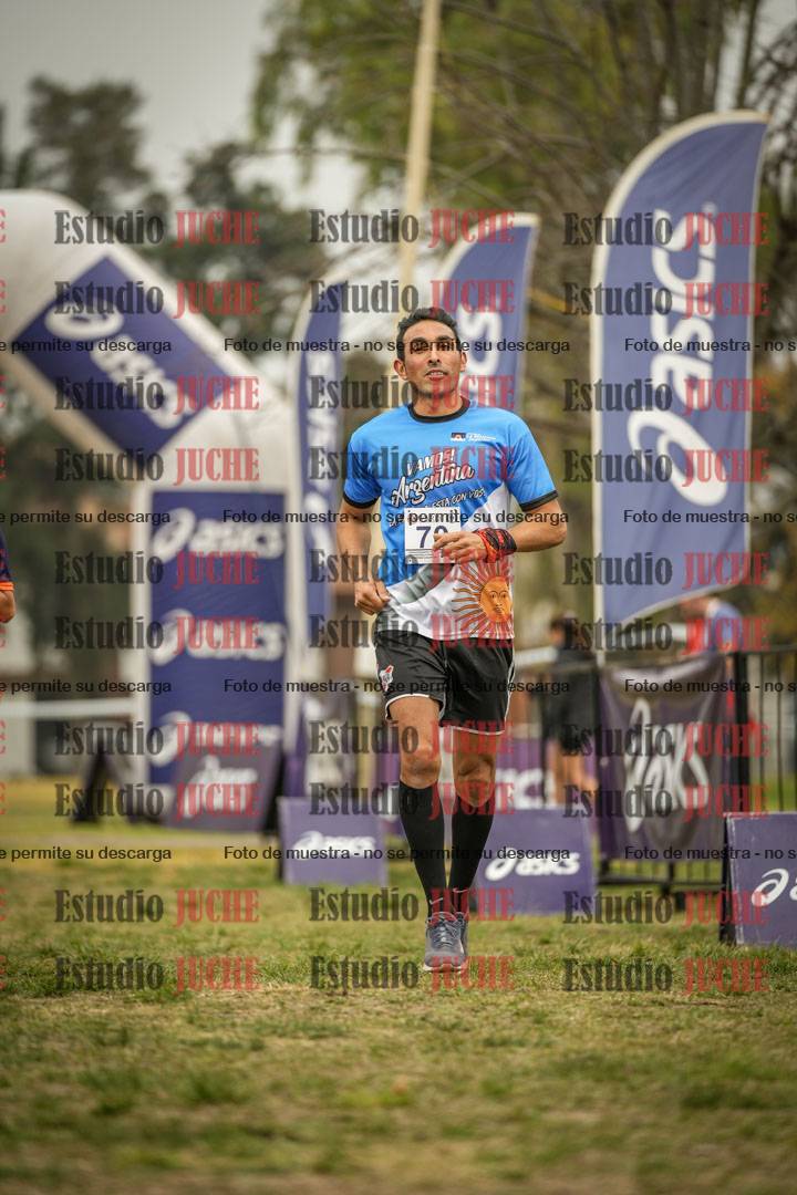 Fotos de la llegada del cross de 6000 m - running teams mujeres y varones