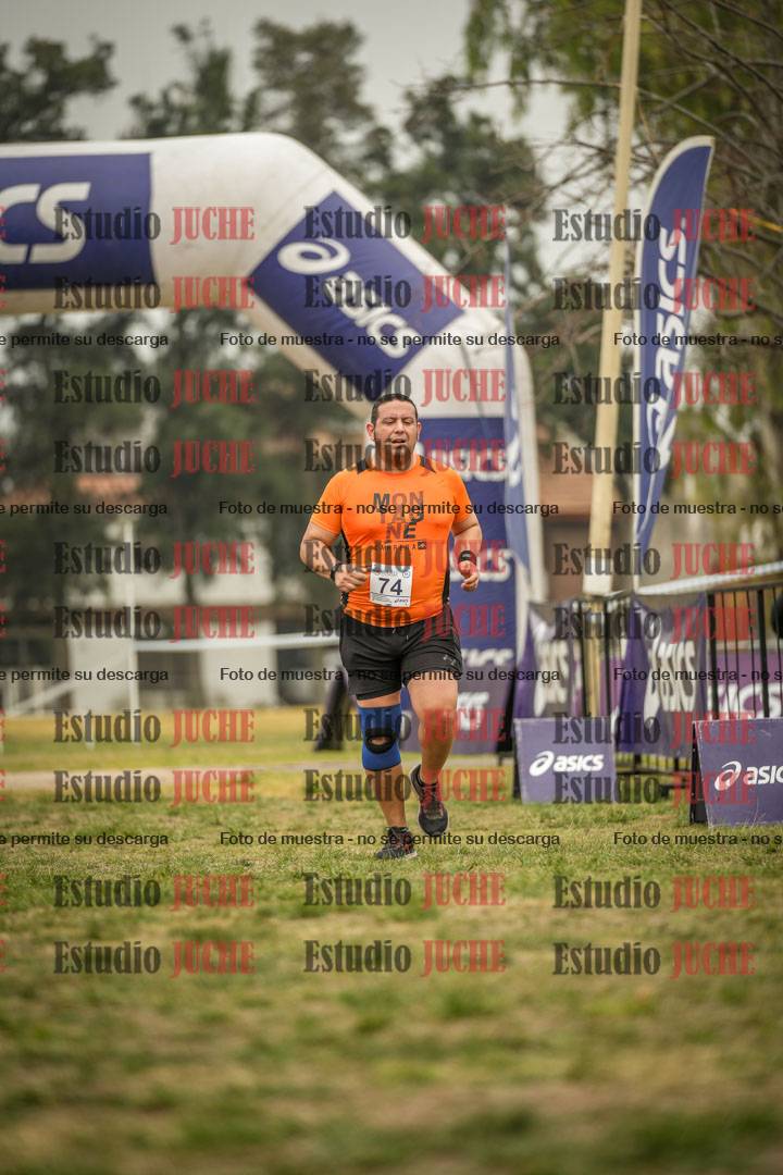 Fotos de la llegada del cross de 6000 m - running teams mujeres y varones