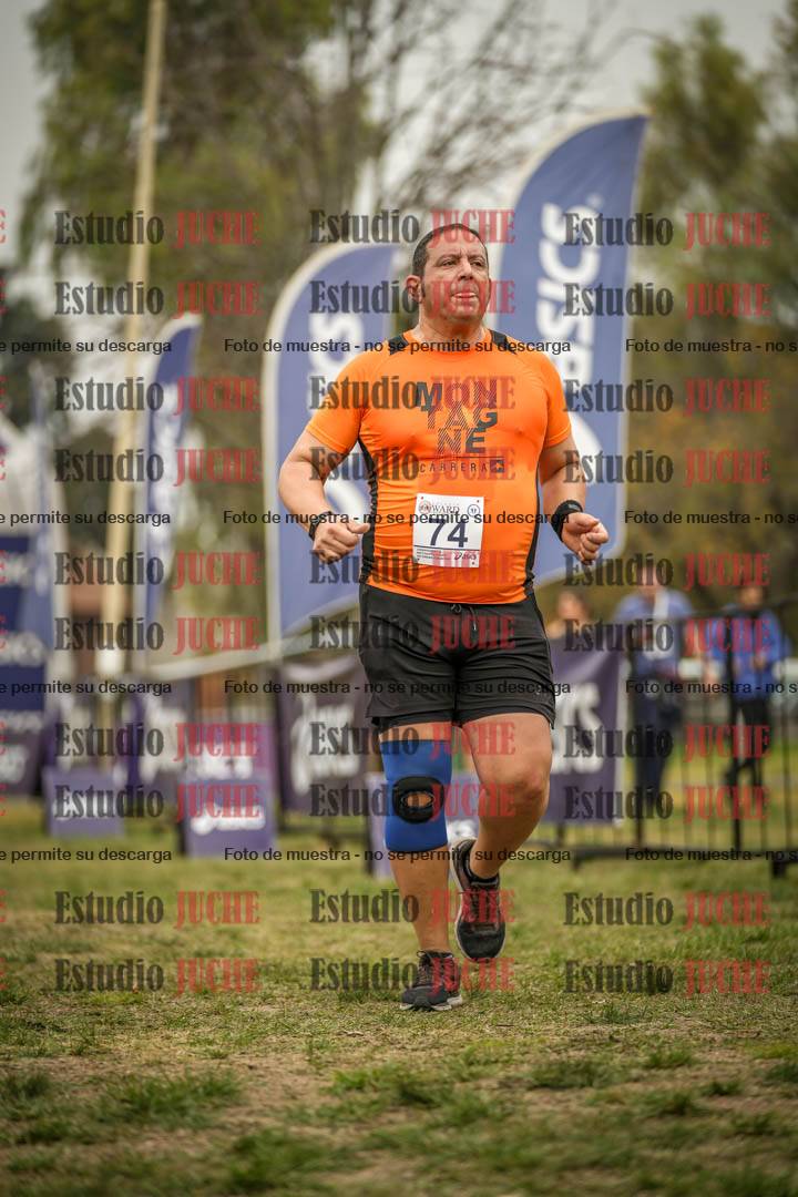 Fotos de la llegada del cross de 6000 m - running teams mujeres y varones