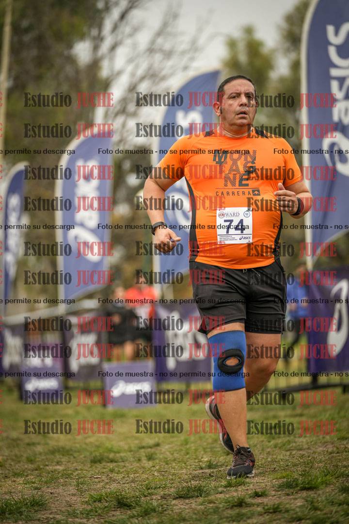 Fotos de la llegada del cross de 6000 m - running teams mujeres y varones