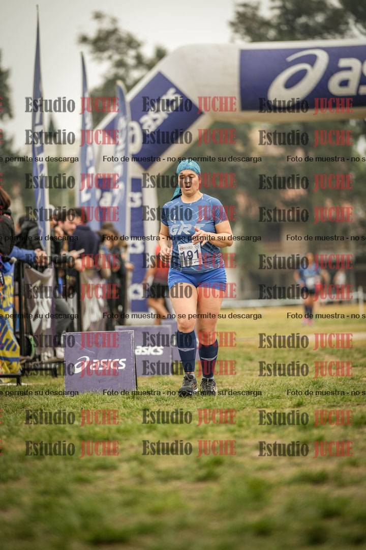 Fotos de la llegada del cross de 6000 m - running teams mujeres y varones