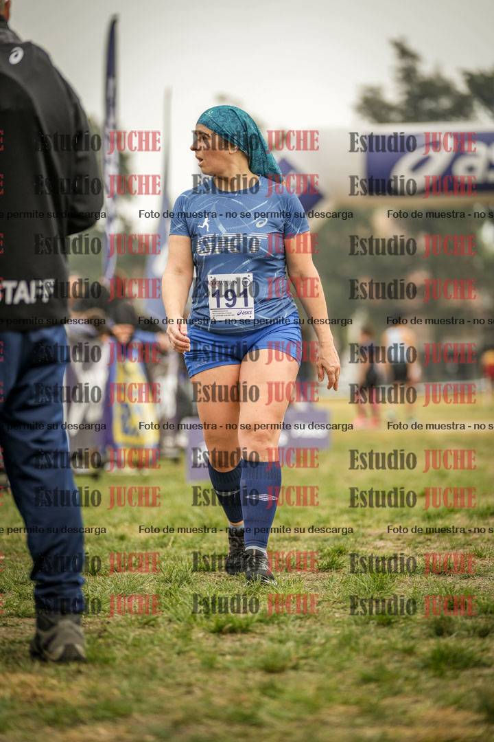 Fotos de la llegada del cross de 6000 m - running teams mujeres y varones