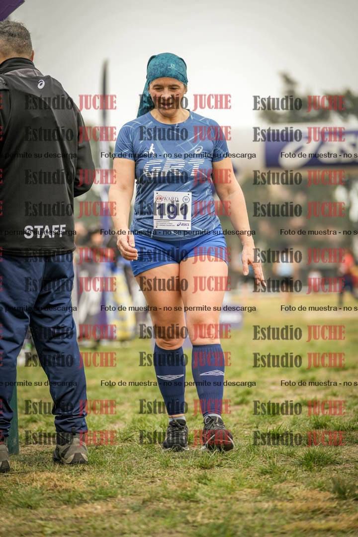 Fotos de la llegada del cross de 6000 m - running teams mujeres y varones