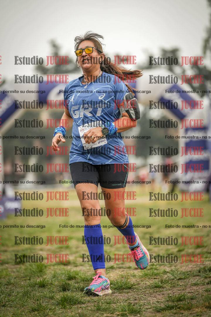 Fotos de la llegada del cross de 6000 m - running teams mujeres y varones