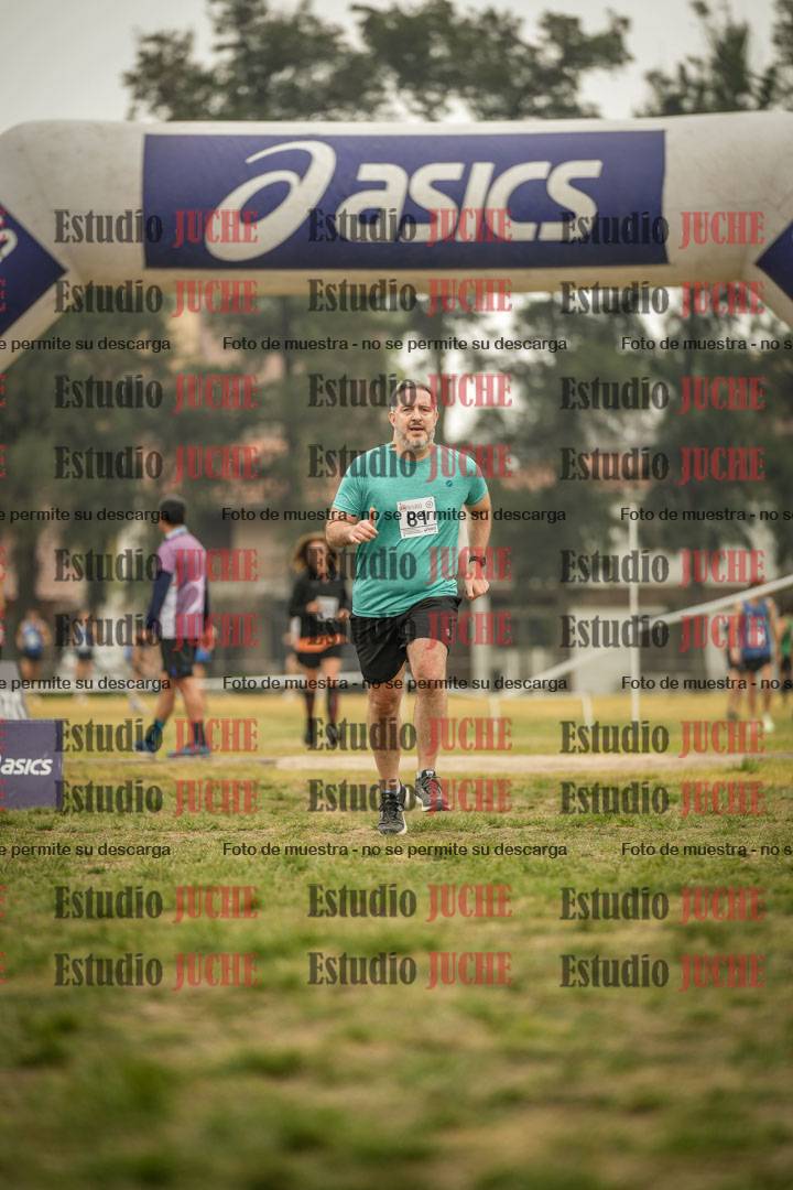 Fotos de la llegada del cross de 6000 m - running teams mujeres y varones