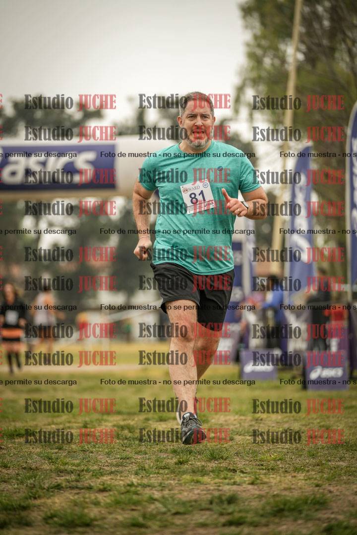Fotos de la llegada del cross de 6000 m - running teams mujeres y varones