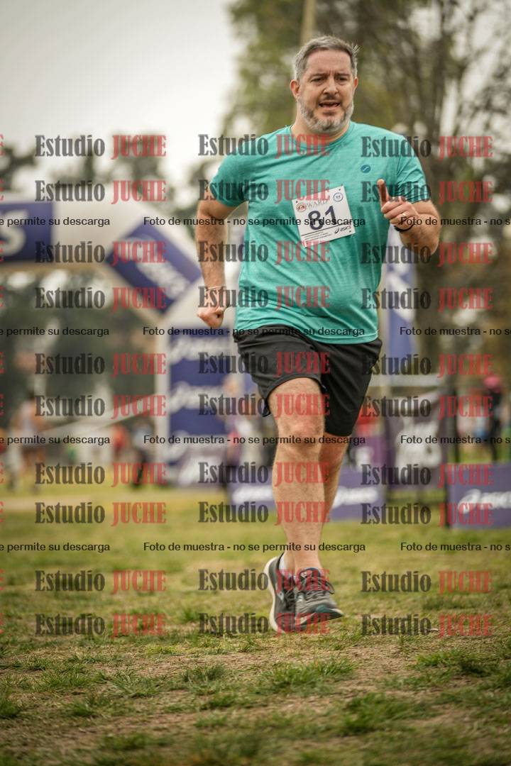 Fotos de la llegada del cross de 6000 m - running teams mujeres y varones