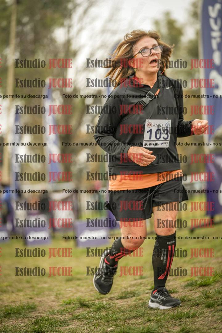 Fotos de la llegada del cross de 6000 m - running teams mujeres y varones