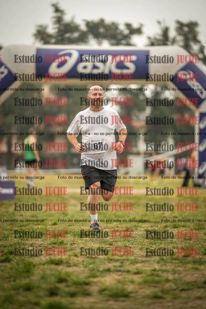 Fotos de la llegada del cross de 6000 m - running teams mujeres y varones