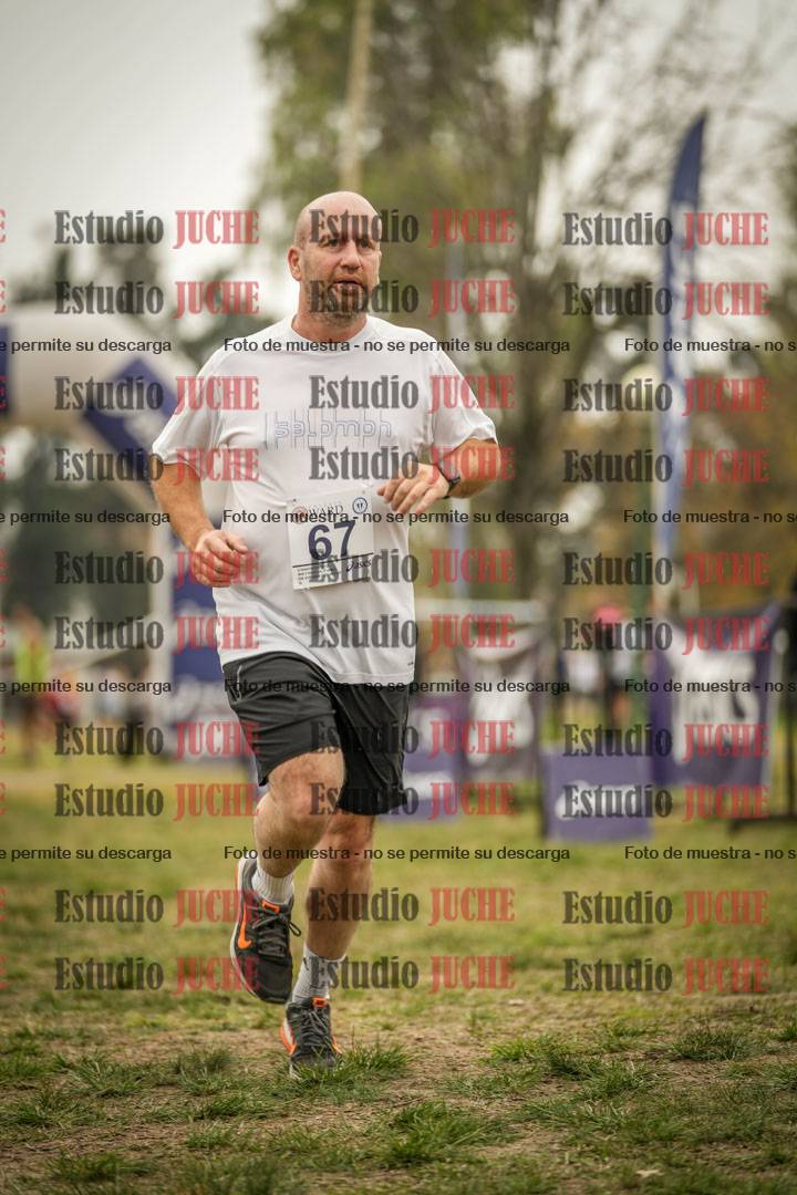 Fotos de la llegada del cross de 6000 m - running teams mujeres y varones