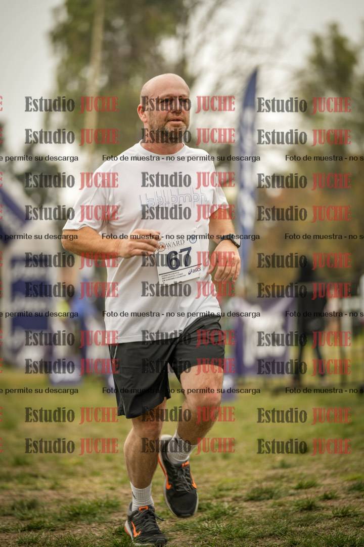 Fotos de la llegada del cross de 6000 m - running teams mujeres y varones