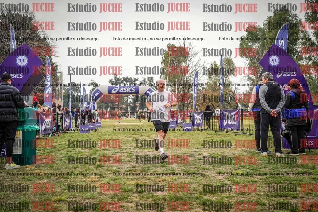 Fotos de la llegada del cross de 6000 m - running teams mujeres y varones
