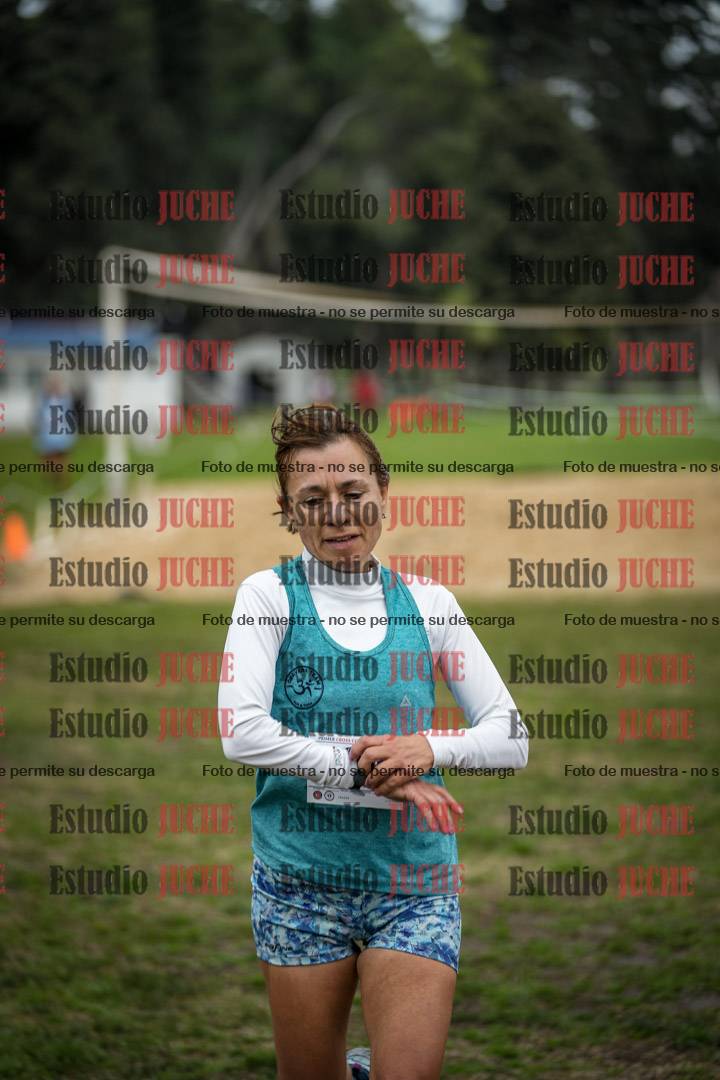 Fotos de la llegada del cross de 4000 m - mujeres