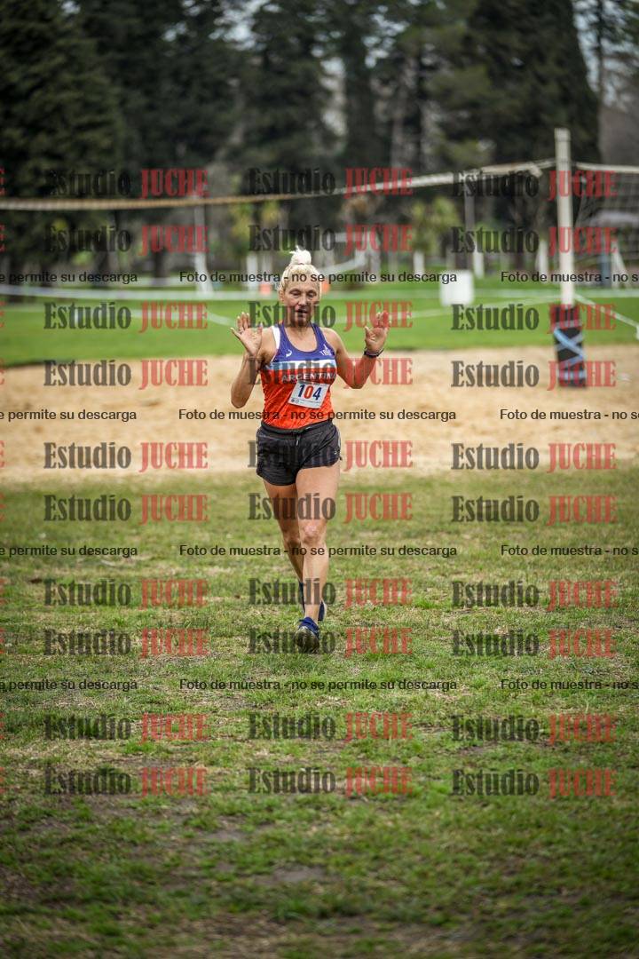 Fotos de la llegada del cross de 4000 m - mujeres
