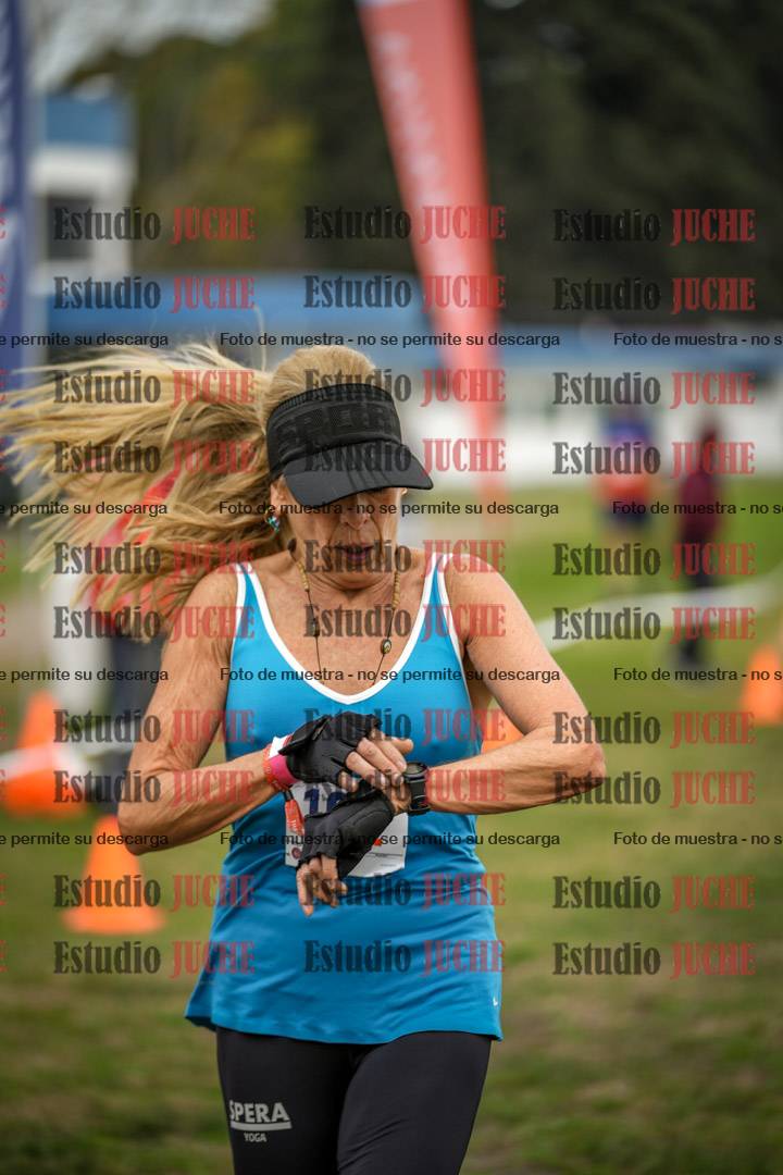 Fotos de la llegada del cross de 4000 m - mujeres