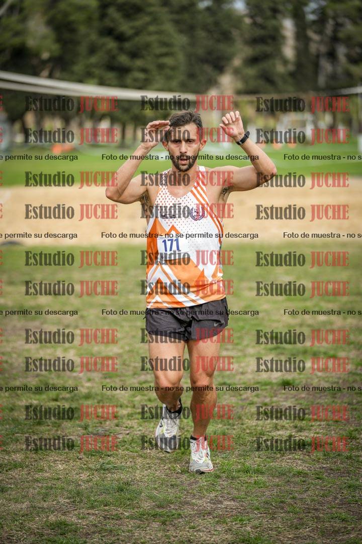 Fotos de la llegada del cross de 8000 m