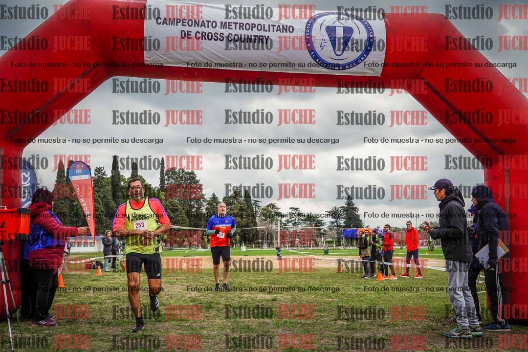 Fotos de la llegada del cross de 6000mts - Running Teams