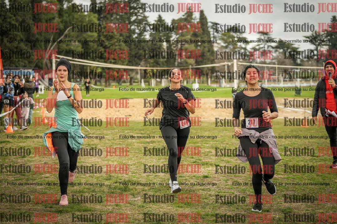Fotos de la llegada del cross de 6000mts - Running Teams