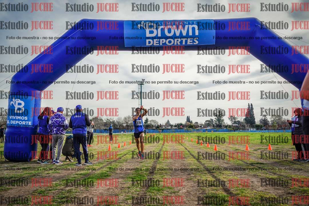Fotos de la llegada del cross de 4000 m - varones