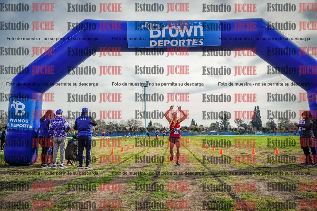 Fotos de la llegada del cross de 4000 m - varones
