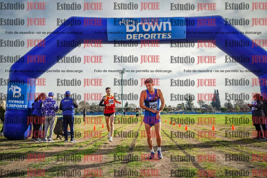 Fotos de la llegada del cross de 4000 m - varones