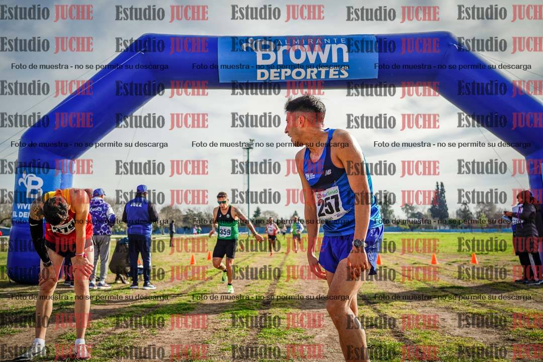 Fotos de la llegada del cross de 4000 m - varones