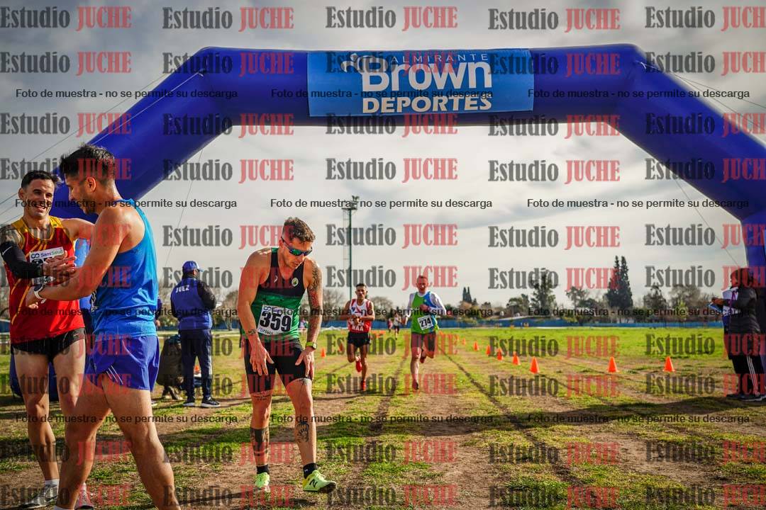 Fotos de la llegada del cross de 4000 m - varones