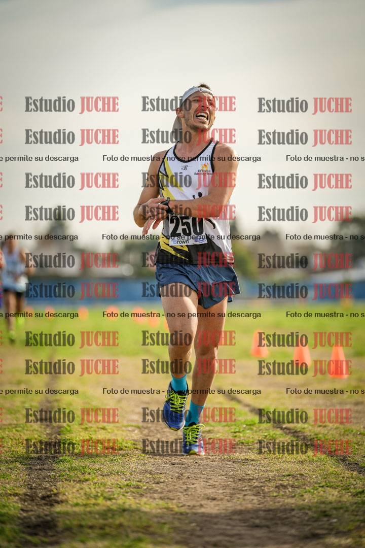 Fotos de la llegada del cross de 4000 m - varones