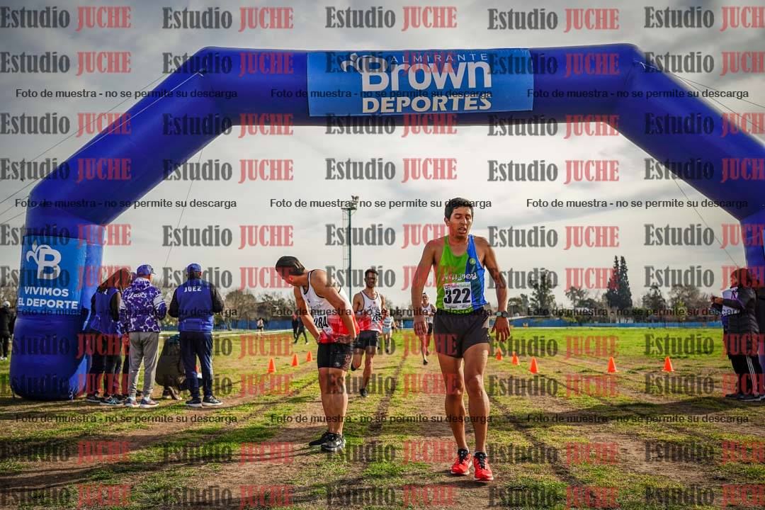 Fotos de la llegada del cross de 4000 m - varones