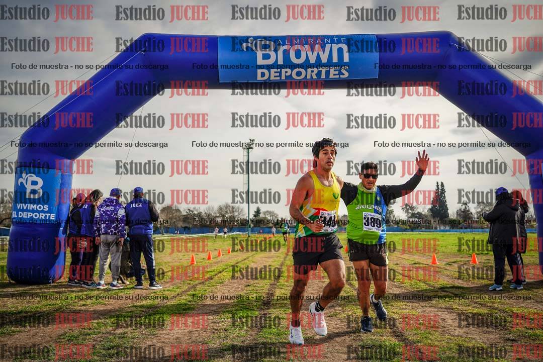 Fotos de la llegada del cross de 4000 m - varones