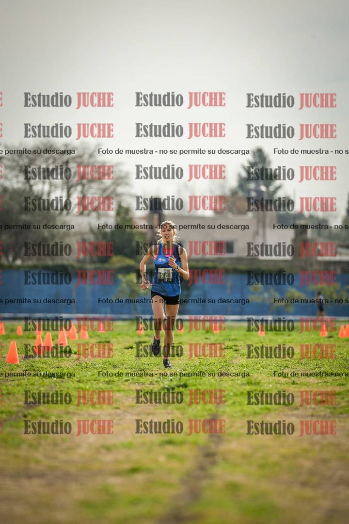 Fotos de la llegada del cross de 4000 m - mujeres