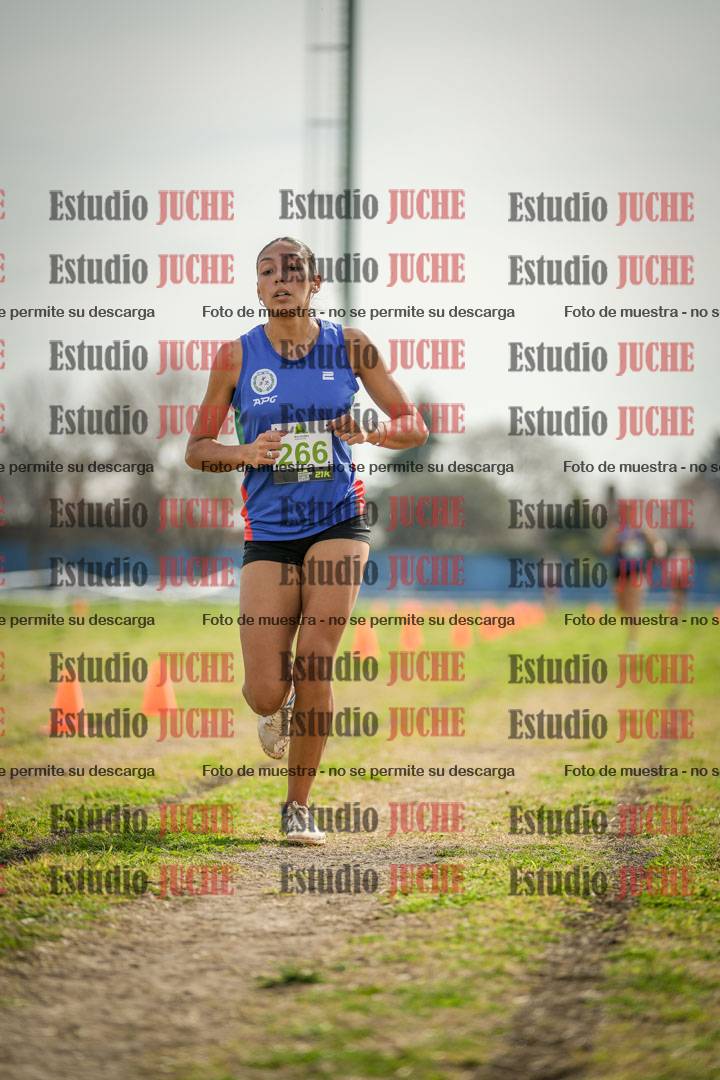 Fotos de la llegada del cross de 4000 m - mujeres