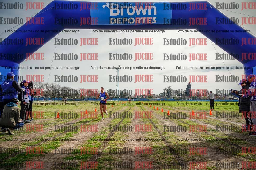 Fotos de la llegada del cross de 4000 m - mujeres