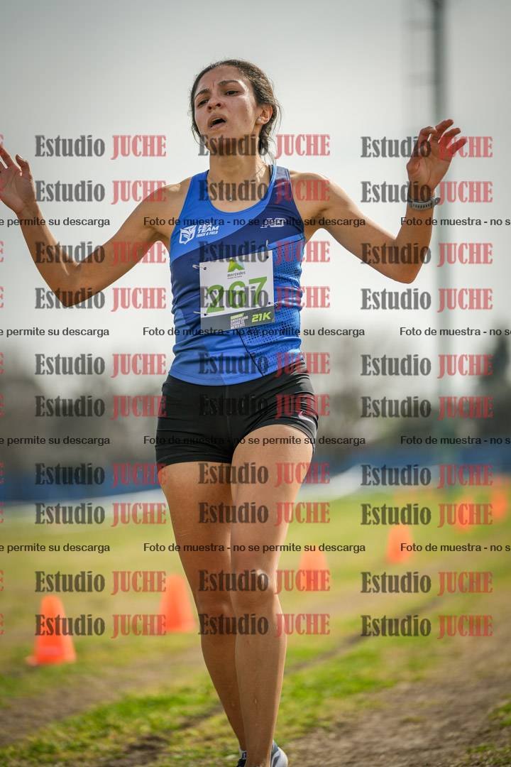 Fotos de la llegada del cross de 4000 m - mujeres