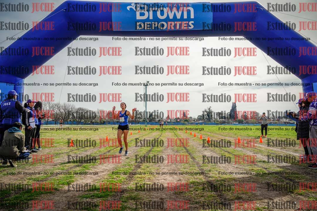 Fotos de la llegada del cross de 4000 m - mujeres