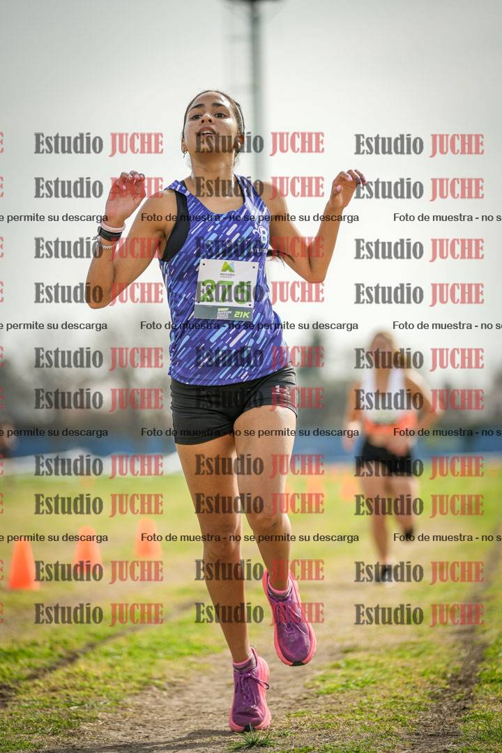 Fotos de la llegada del cross de 4000 m - mujeres