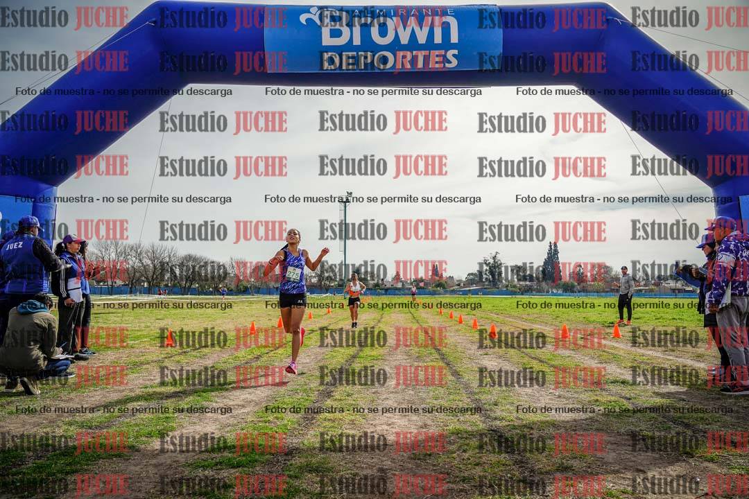 Fotos de la llegada del cross de 4000 m - mujeres