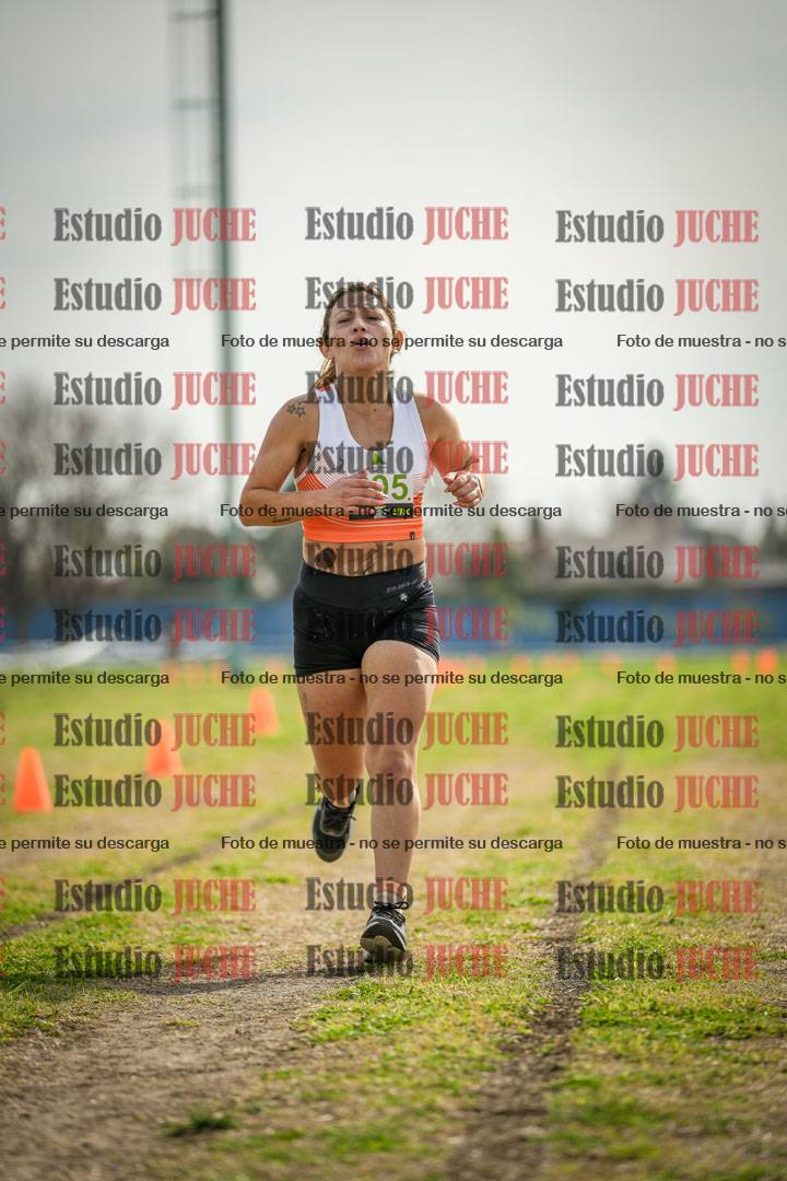 Fotos de la llegada del cross de 4000 m - mujeres