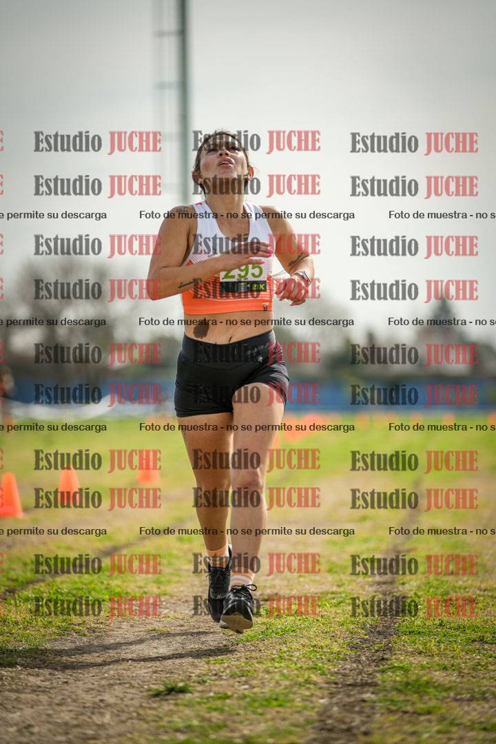 Fotos de la llegada del cross de 4000 m - mujeres