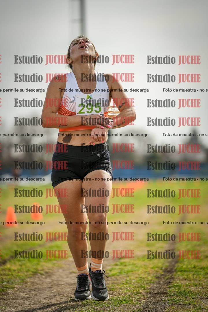 Fotos de la llegada del cross de 4000 m - mujeres