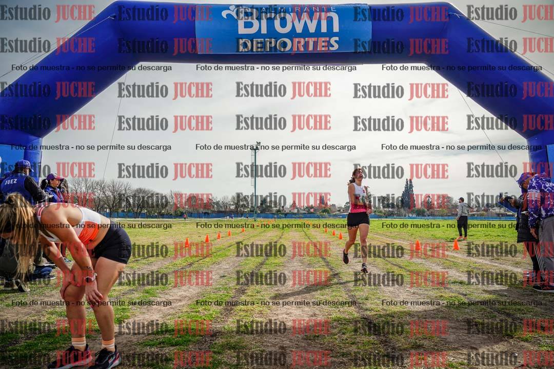 Fotos de la llegada del cross de 4000 m - mujeres