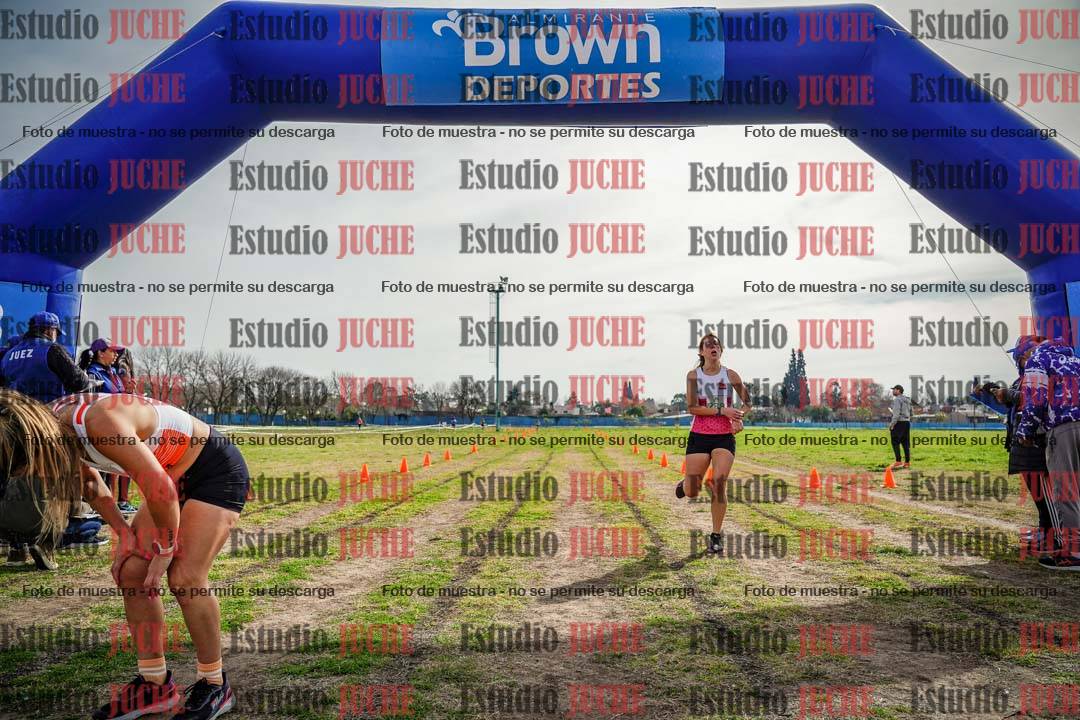 Fotos de la llegada del cross de 4000 m - mujeres