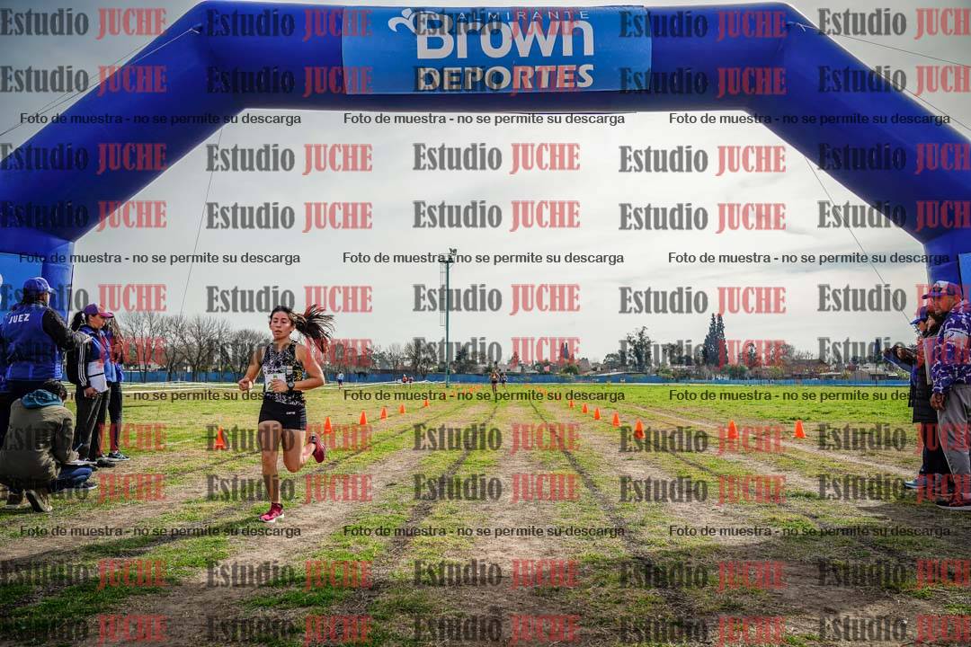 Fotos de la llegada del cross de 4000 m - mujeres