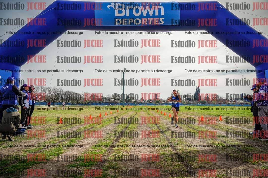 Fotos de la llegada del cross de 4000 m - mujeres