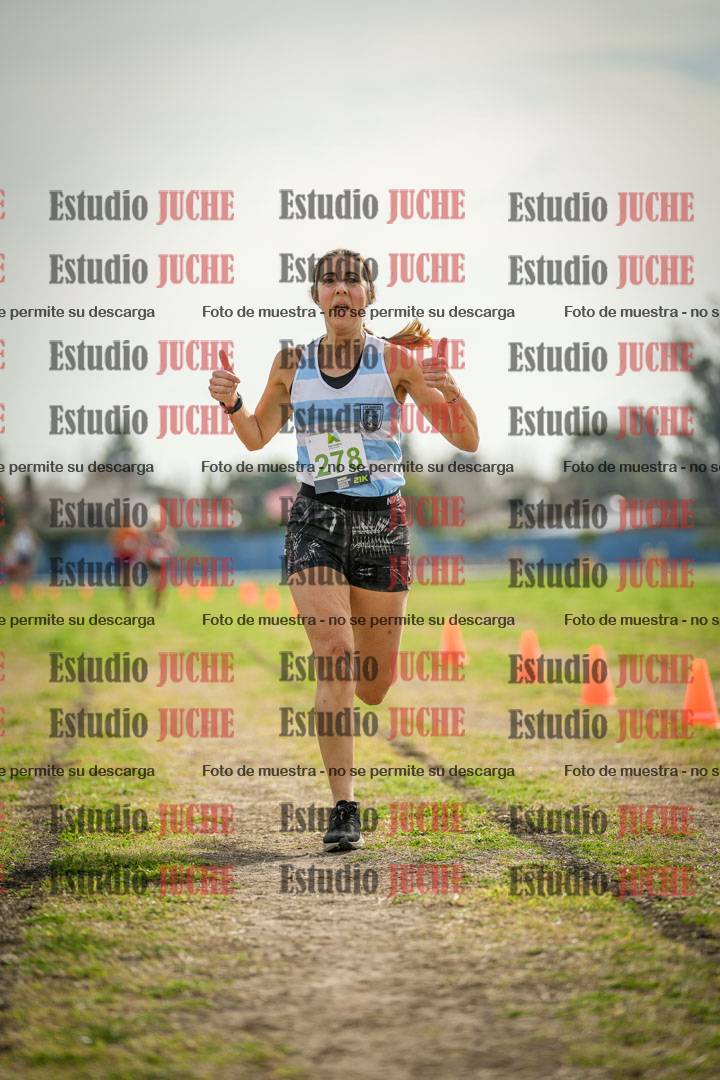 Fotos de la llegada del cross de 4000 m - mujeres