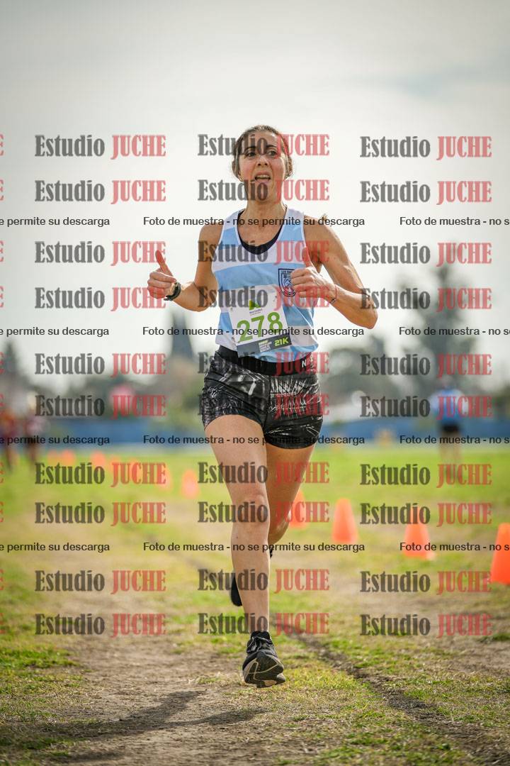 Fotos de la llegada del cross de 4000 m - mujeres