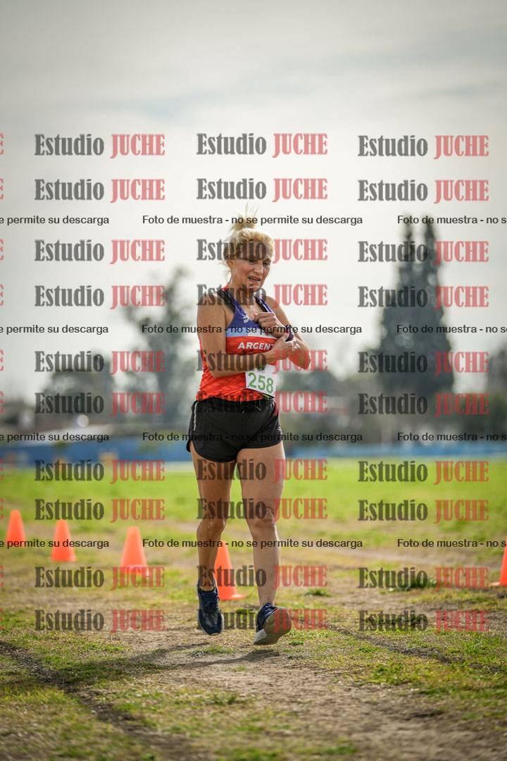 Fotos de la llegada del cross de 4000 m - mujeres