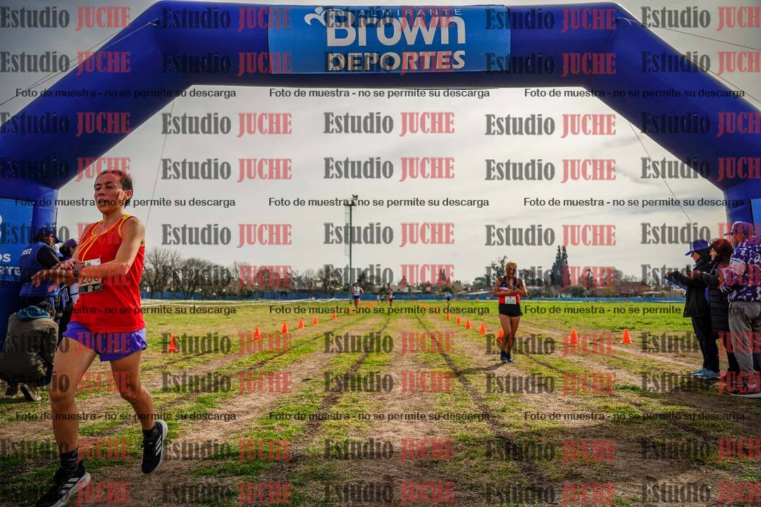 Fotos de la llegada del cross de 4000 m - mujeres